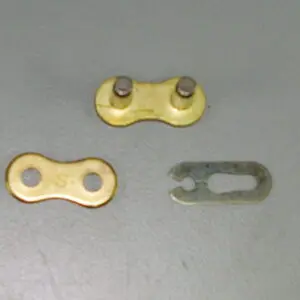 A pair of EK MASTER LINK MRD7 520 chain links and a nut, Part# 18-5926.